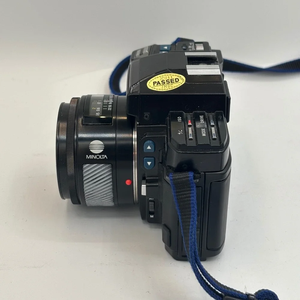 Minolta Maxxum 7000 35mm SLR Film Camera with 50mm f1.7 Lens and 2800 AF Flash